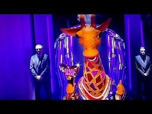 Mask Singer finale : La girafe gagnante se fait démasquer