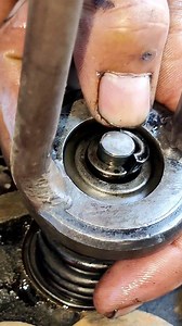 Close up valves spring lock #How #mechanic #engine #mechanical #skills #viral #reels #fbreels #fyp | New Mechanic