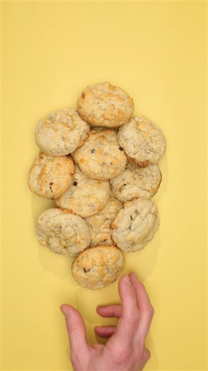 These Vanilla Paleo Muesli Cookies are the perfect treat to make with the kids—easy, fun, and delicious! 🍪✨ The buttery vanilla flavor combined with crunchy nuts, coconut flakes, and sweet dried fruit is a family favorite, and with just a few simple steps, you'll have cookies ready to go in no time. Vanilla Paleo Muesli Cookies Ingredients: 1 bag Gluten Free Vanilla Yellow Cake Mix 1/2 cup oil 2 eggs 1 cup Bob’s Red Mill Paleo Muesli Instructions: Preheat your oven to 350°F and line a baking sh
