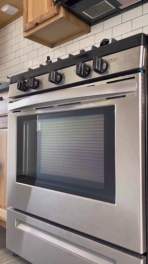 How to reheat leftover pizza. Preheat oven with a steel or stone on 375f or 190c. Place your pizza in the oven and cook for 10mins. Cut and enjoy. #DoritosTriangleTryout #asmr #pizza #voiceover #oven @Baking Steel