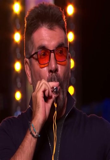 SIMON COWELL NEARLY ATTACKED?! 😱🦅 UNBELIEVABLE PANIC! #talent #shorts