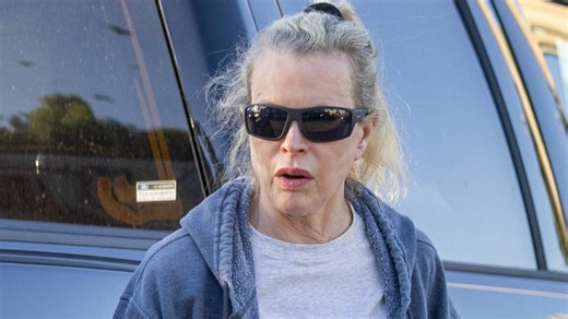 Kim Basinger talks about suffering from agoraphobia