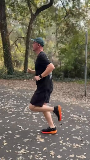 Holiday shopping is in full swing, and who say you shouldn’t be on your own list!?! The Altra Experience Flow 2 is a great option for your everyday running or that goal marathon you have your eye on in the spring! With a wide toe box, 4mm lift and a soft bouncy foam, you’re sure to have a good ride! Come check them out! If that is not what your looking for, one of our experienced fit specialist will help you find what you need! 🎥 @runrossrun #holidayshopping #fleetfeetchico #altrarunning #shopl