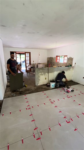 Comecei a instalar os revestimentos da cozinha americana da cliente 🤩