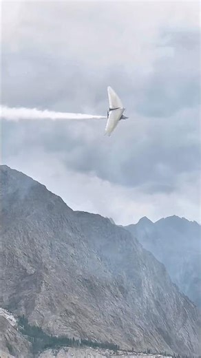 Ultralight aircraft fun flying around the ground #flyingclub #automobile #speedflying #flydrive “