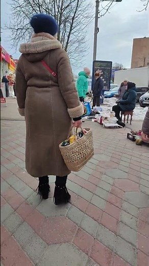 Big ass curvy mature women walking in tight sheepskin coat #дубленка #sheepskincoat