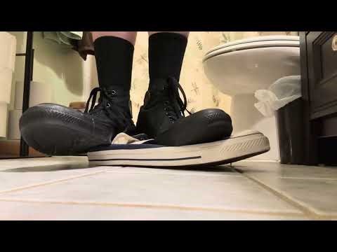 stomping large navy converse
