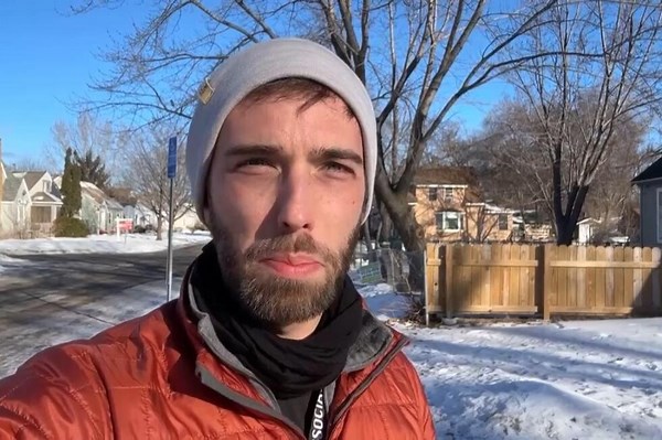 AP reporter describes federal officers pushing journalists back to car as they documented operation