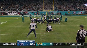 Ref stepped in and blocked the snap like it was nothing 😅 (NFL) | NFL on ESPN
