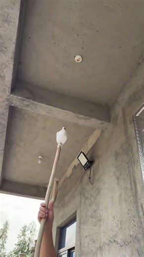 No more needing to use a ladder to change light bulbs