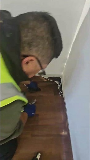 forbo integral cove base.covering. cuting inside corner.