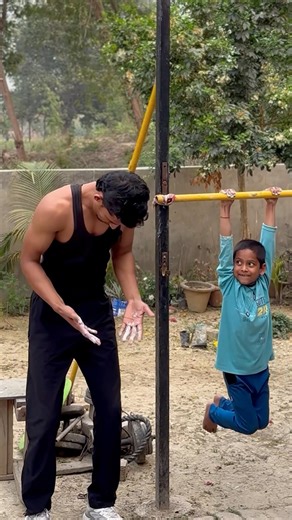 Two finger vs 2 hands deadhang challenge