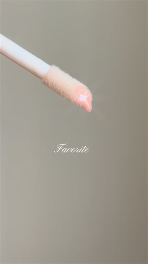 Amrezy on Instagram: "Signature Lip Gleam Gloss “Favorite” ✨a soft sheer pink 🌸"