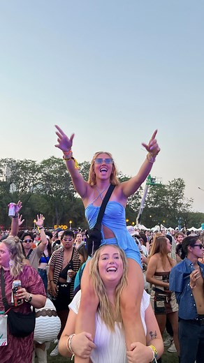 Cora Shircel on Instagram: "day one of lolla was a success! @colourpopcosmetics we love you for sending us and making our dreams of seeing Chappell come true ✨"