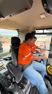 Di seting biyar enak 😅 #excavator #tambangbatubarakalimantan #loker #tambangupdate #tambanghitz #tambangbawahtanah #freeportindonesia #tambang #pama #starrailchallenge #foryourpage #tranding #fypシ゚ #travel #traveling #healing #Laguna #kapalpesiar #liburan #indonesia #reels #selebgram #Tiktok #trasportasi #beranda #viral #unik #canggih #moderen #seleb #proyek #kulitambang #anaktambang #berit. | Alat Berat