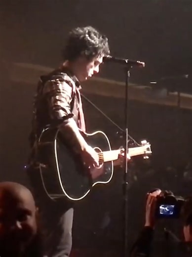 Green Day @ Starland Ballroom - Sayreville, New Jersey Ordinary World & Good Riddance (Time of Your Life) - 9/28/16 (Live) by Nick Ciardiello