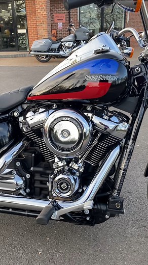 🔥 BIKE OF THE DAY 🔥 This 2018 Softail Low Rider has just arrive at Sykes, and it looks so sweet! It's got a few simple mods including chrome Vance and Hines eliminator slip on exhausts, Screamin' Eagle high flow air filter, and a detachable passenger backrest and rack setup. Like what you see? Check it out online with reference number 10997 5,200 miles on the clock, yours for £10,995. #getsyked #sykesharleydavidson #harleydavidson #harleydavidsonmotorcycles #harleydavidsondaily #harleyoftheday