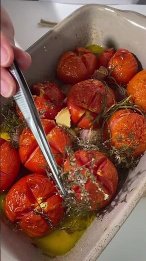 Tomatensauce ganz leicht selber machen aus dem Ofen #tomate #rezepte #gemüsegarten