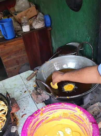 Traditional Beguni: Making Delicious Eggplant Pakora