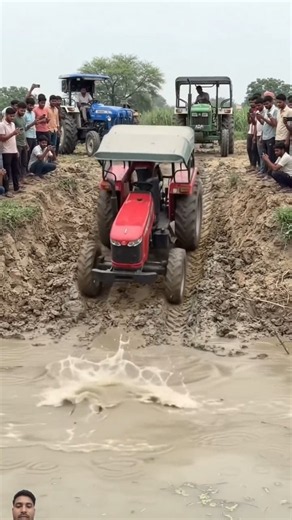2WD Sonalika Pulls 4WD Mahindra Yuvo 575 Out of Deep Mud! 🚜#Massey #tractor video #viral video 📸🆚🚜