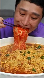 Delicious Spicy Ramen & Kimchi 🔥🍜😱 ASMR MUKBANG
