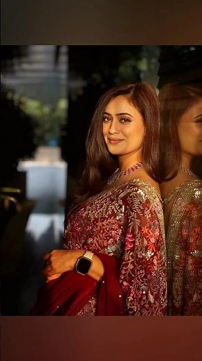 ✨ Shweta Tiwari glowing like a timeless diva — grace, and effortless charm in one stunning frame! 🌸💫