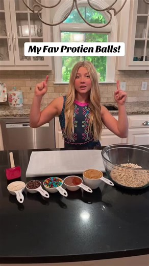 These are my favorite easy Protien Ball receipe to make for a long day at the gym! 😋 #easyrecipe #easysnackideas #nutrition #athlete #gymlife #fitkid #gymnasticstiktok #gymnasticslife #lifeinaleo #influencer #stronglikeagirl #instagood #trainhard #gymnastsofinstagram