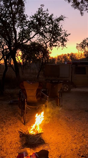 Manning Gorge …. 5:30am. Everyone’s still sleeping, and I try to be quiet. I light the fire, make myself a coffee, sit back to watch the sun rise behind the trees. The sky comes alive with the most stunning colours. There’s something so grounding about moments like this ….. the peace, the warmth, the stillness. You just can’t help but feel grateful for such a relaxed start to the day along the Gibb River. | Wandering Willis