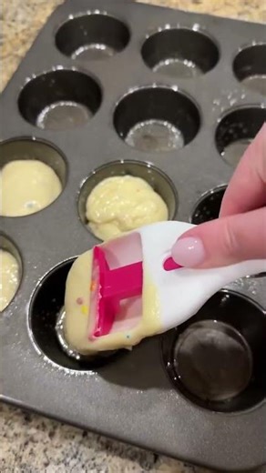 This cupcake scoop batter dispenser makes baking so much easier—perfect portions every time 🚫 mess!