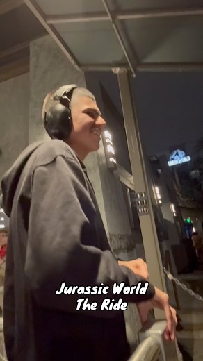 Thomas riding Jurassic World The Ride at night #autism #autismawareness #autismacceptance #asd #specialneeds #universalstudios #universalstudioshollywood #thegrinch #grinchmas #jurassicworld #jurassicworldtheride | MagicWithThomas