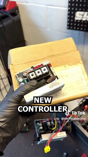 Today a customer came in with a Ninebot Max G2 that wouldn’t turn on or accept charge We first test the battery to check if it’s in good health, after verifying the battery health the next obvious step was to swap the controller out The scooter turned on and everything checked out. Next time your scooter doesn’t turn on try out these steps and see if it works for you Follow for more e-scooter tutorials so you don’t have to waste money on unnecessary repairs 🙌🏻 #escooter #electricscooter #escoo