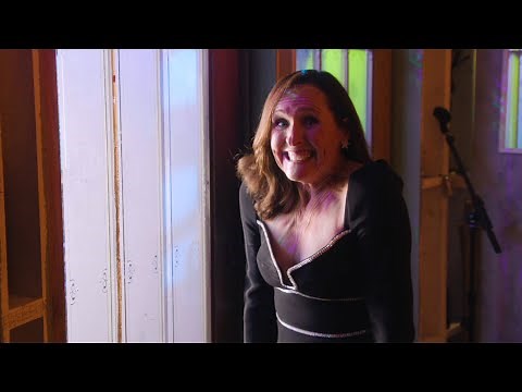 SUPERSTAR Molly Shannon Returns to Host SNL