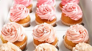 How to Wrap Cupcakes Without Ruining Frosting: Facts - Cake Decorist