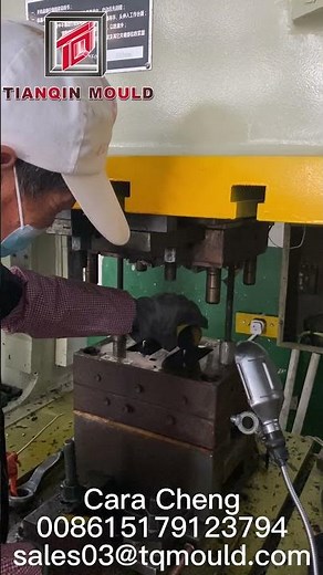 Phenolic spacer compression mould