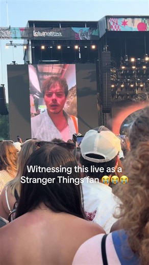 As a Stranger Things fan witnessing this while watching @Djo perform was prime 🥹✨❤️ #fyp #strangerthings #joekeeryedit #charlieheaton #lollapalooza