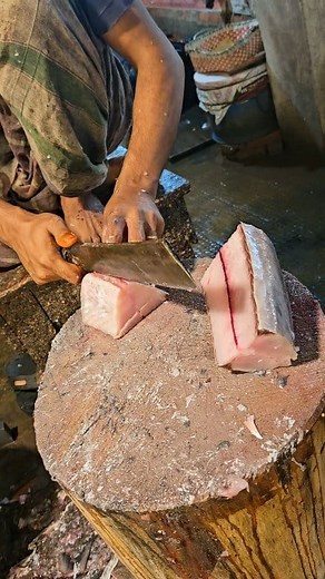 Massive King Fish Fillet | Professional Fish Cutting Skills 🎣✨ #fblifestyle #beefrecipe #sundaydinner #sundayspecials #sundaybrunch #pastarecipe #giveaways #mealprep #breakfastrecipe #holidayrecipe #foodgiveaway #fishcutting #fish #bigfish #seafood | Fish Cutting