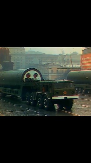 MAZ-537 Heavy Prime Mover The MAZ-537 is a 12-cylinder diesel engine-powered military truck-artillery tractor, originally designed for payloads up to 50 tons, with later versions offering a maximum payload of 65 tons #SovietArmy #MAZ537 #primemover #HeavyPrimeMover #ColdWar #SovietArmedForces #МАЗ537 #Военныепарады #primemover #SovietUnion #СССР #четырёхосныйседельныйтягач #СоветскаяАрмия #Краснаяплощадь #СКБ1Минскогоавтомобильногозавода #8Х8 #MAZ537truck