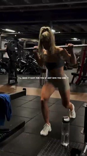 ✨heavy compound lifts ✨ One of the best ways to build your core is progressively overloading