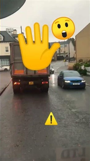 Do not try get closer and tailgate that long wheat trailer truck loaded ! Caution ⚠️