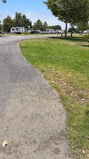 🚿✨ We LOVE when RV parks think of everything! Right after check-in, we noticed a DIY RV wash bay—and you better believe we took full advantage of it! 🛻✨💦🧽 There’s just something about a clean, shiny RV that makes the journey even sweeter. And hey—why not wash the truck while you’re at it? 😉 This RV park made it super convenient to roll right in and freshen up after a long drive. It’s the little things that make a big difference on the road! 👉🏼 Have you ever washed your RV yourself? 👉🏼 E