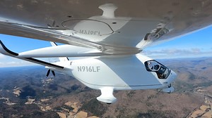 Watch a pilot learn to fly without using his feet