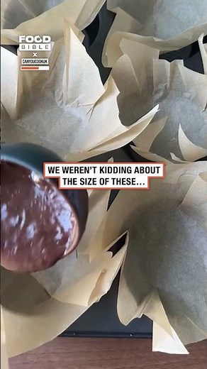 Making double chocolate jumbo muffins 🧁😍🍫 🎥: TikTok / canyoucookuk
