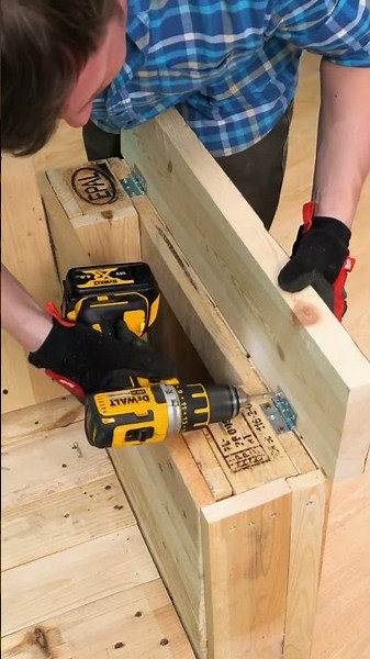 Create your own furniture from an old pallet 🪵 #wood #woodworking #diy