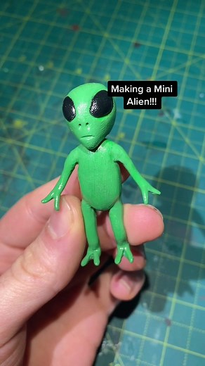 Making a Mini Alien!! #clay #sculpting #alien #tinyart #art #artprocess #satisfying #arttok #tinythings