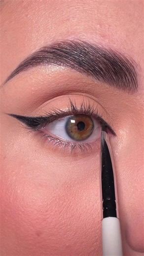 Easy Eye Makeup Tutorial for Beginners