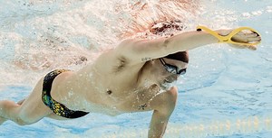 ¿Qué es un corrector de brazada y para qué sirve? - Planeta Triatlón