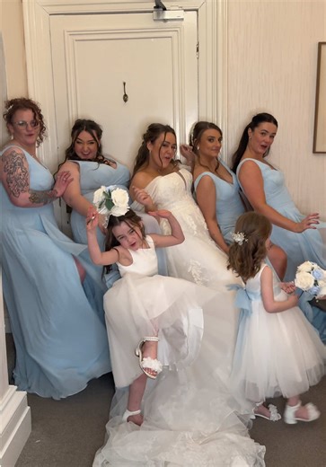 My amazing bridesmaidssss thank you for making the day even more special ❤️ #wedding #bridesmaid #transition #fyp #viral