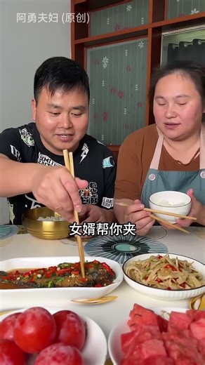 Ông chồng keo kiệt của tôi lại ăn một mình rồi; xem tôi sẽ xử lý tình huống này thế nào đây