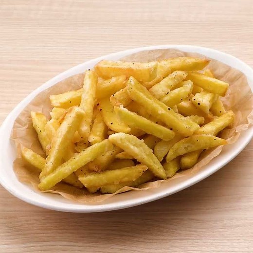 さくさくホクホク！ 揚げ焼きで作るフライドポテトのレシピ動画・作り方 | デリッシュキッチン