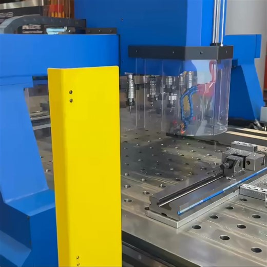 🔩 FTC en acción: precisión desde el primer ciclo 🔩 Así trabaja nuestra FTC – Centro de roscado automático: fluidez, rapidez y un resultado impecable. En este vídeo mostramos su funcionamiento real y el acabado final en la pieza. 🔧 Roscado perfecto 🔧 Taladrado limpio 🔧 Avellanado con precisión milimétrica Todo en una sola máquina con tecnología patentada, diseñada para ahorrar tiempo, reducir errores y aumentar la productividad. Si buscas precisión y eficiencia en tu línea de producción… est